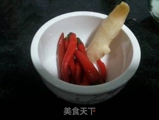 泡椒墨鱼仔的做法步骤:3