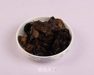 打开健康之门----炝拌五色蔬菜塔的做法步骤:3