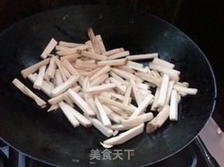 双椒炒杏鲍菇的做法步骤:4