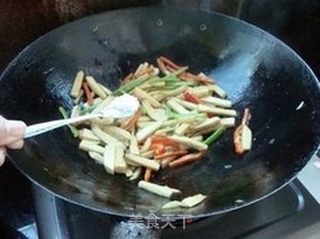 双椒炒杏鲍菇的做法步骤：7