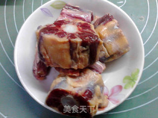 杜仲牛尾汤的做法步骤:3
