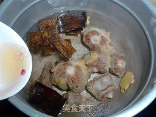 杜仲牛尾汤的做法步骤:6