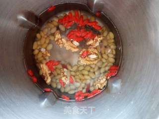 核桃枸杞豆浆的做法步骤:2