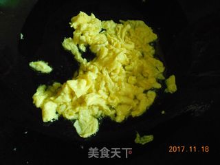 腊肠什锦炒饭——剩米饭的华丽变身的做法步骤:2