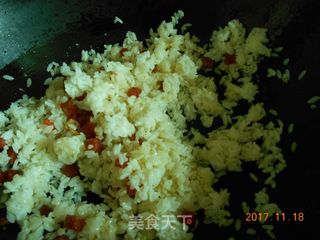 腊肠什锦炒饭——剩米饭的华丽变身的做法步骤:3