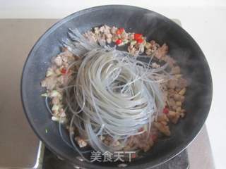 肉末娃娃菜粉丝煲的做法步骤:5