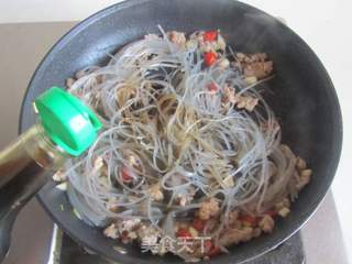 肉末娃娃菜粉丝煲的做法步骤:6
