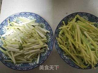 韭黄炒肉丝的做法步骤:2