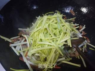 韭黄炒肉丝的做法步骤:10