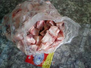 牛排骨炖意大利粉的做法步骤：1