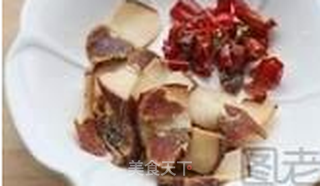 腊肉豆腐干炒蒜苔的做法步骤:4