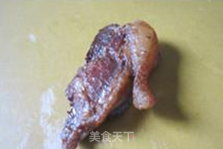 腊肉豆腐干炒蒜苔的做法步骤：1