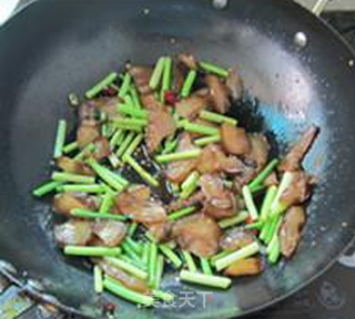 腊肉豆腐干炒蒜苔的做法步骤:10