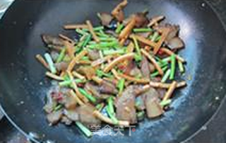腊肉豆腐干炒蒜苔的做法步骤:12