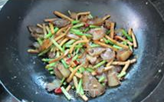 腊肉豆腐干炒蒜苔的做法步骤:13