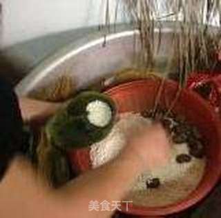 端午到!咸派经典——鲜肉粽的做法步骤:3