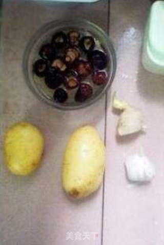 土豆香菇红烧鸡的做法步骤:3