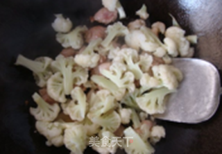 菜花炒肉的做法步骤:5