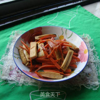 红萝卜炒豆腐干的做法步骤:6