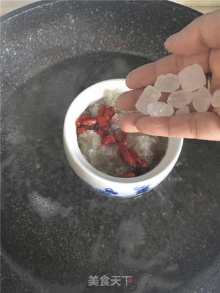 雪燕银耳羹的做法步骤：7