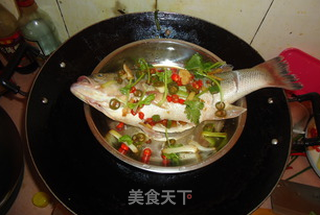 清蒸鲈鱼的做法步骤:7