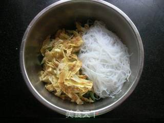 黄瓜鸡蛋拌粉丝的做法步骤:9