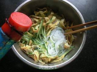 黄瓜鸡蛋拌粉丝的做法步骤:10
