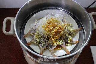 蒜蓉粉丝蒸虾的做法步骤:7