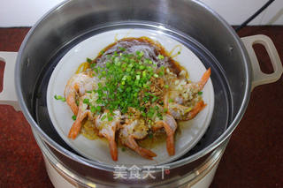 蒜蓉粉丝蒸虾的做法步骤:8