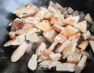 干煸馕炒肉的做法步骤：10