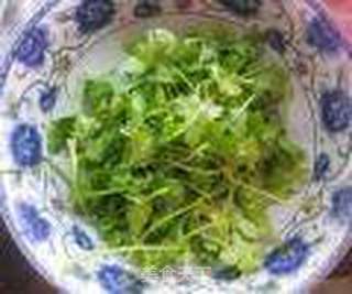 香菜拌花生碎的做法步骤:2