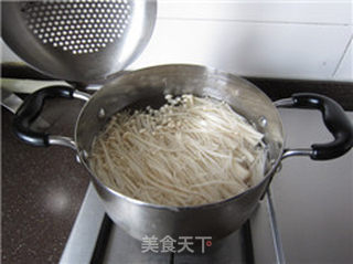 椒油金针菇的做法步骤:2