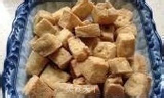 变着花样吃豆腐------韭香烧豆腐的做法步骤:2