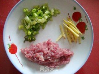 小时候的味道--瘦肉汤面的做法步骤：1