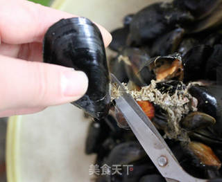 初春海虹最肥时---蘸汁青口的做法步骤:2