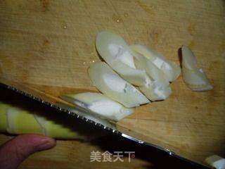酱肉蒸春笋的做法步骤:2