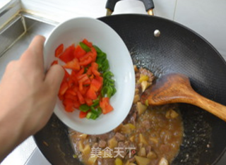 【黑椒牛肉粒】的做法步骤:11