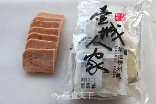 午餐肉版螺蛳粉的做法步骤：1