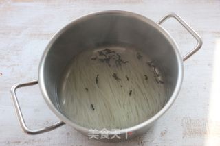 午餐肉版螺蛳粉的做法步骤：2