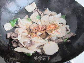 杏鲍菇炒烤肉的做法步骤：7