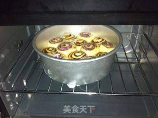 紫薯豆沙双色面包卷的做法步骤:11