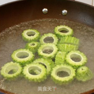 双重败火熬苦夏-----绿茶苦瓜酿的做法步骤:4