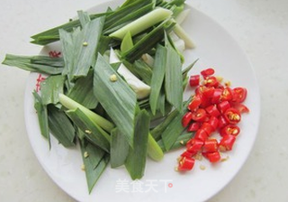 酸萝卜炒肉皮的做法步骤:3