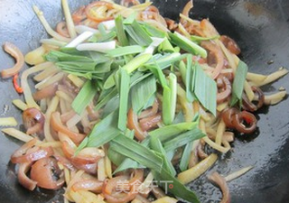 酸萝卜炒肉皮的做法步骤:9