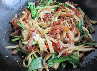 酸萝卜炒肉皮的做法步骤:10