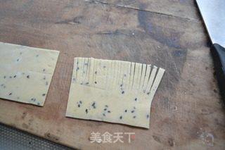 我家的过年必备小吃-【炸麻叶】的做法步骤:14
