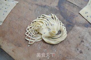 我家的过年必备小吃-【炸麻叶】的做法步骤:17