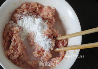 豌豆苗圆子汤的做法步骤:2