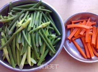 蒜苔炒牛肉的做法步骤：2