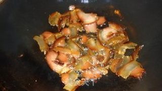 腊肉炒青椒的做法步骤:4